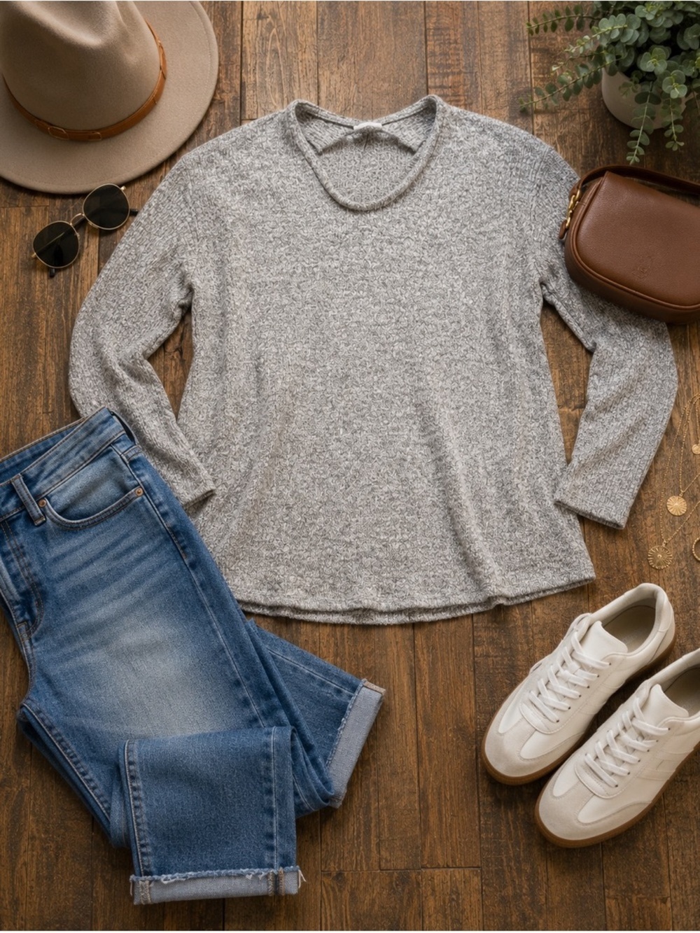 GeeGee Women’s Medium Heather Gray V-Neck Lightweight Knit Sweater